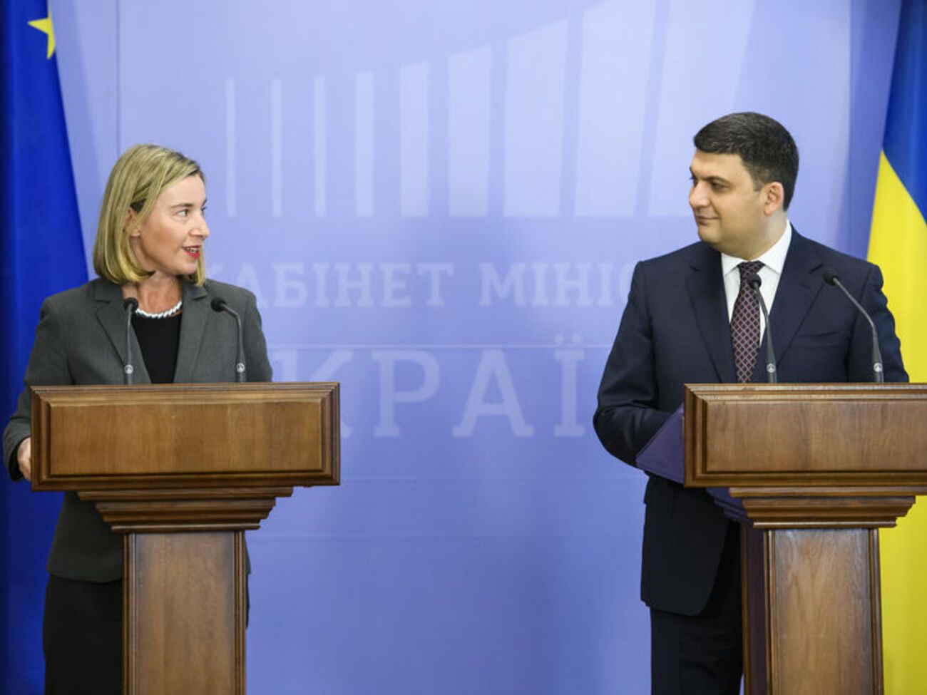 На пресс-конференции с Гройсманом Могерини отметила прогресс Украины в сфере реформ