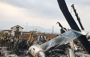 В результате крушения самолета в Непале погибло по меньшей мере 40 человек. Фоторепортаж