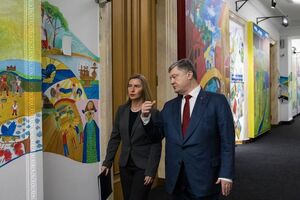 Порошенко і Могеріні обговорили питання нещодавнього рішення "Газпрому" припинити передплачене постачання газу в Україну
