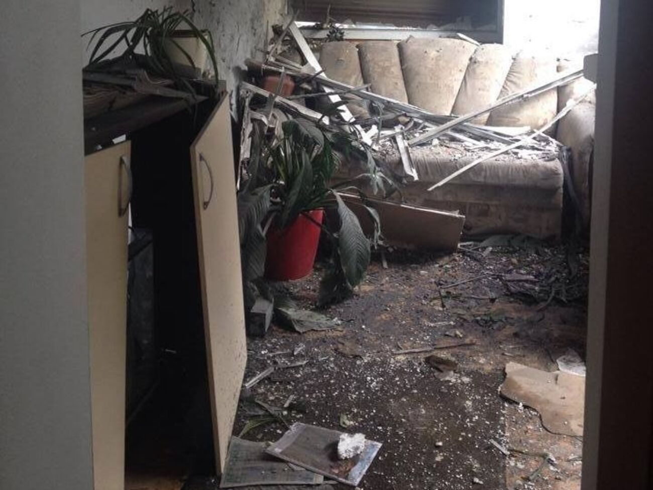 Последствия обстрела террористами офисного здания в Харькове, 2014 год