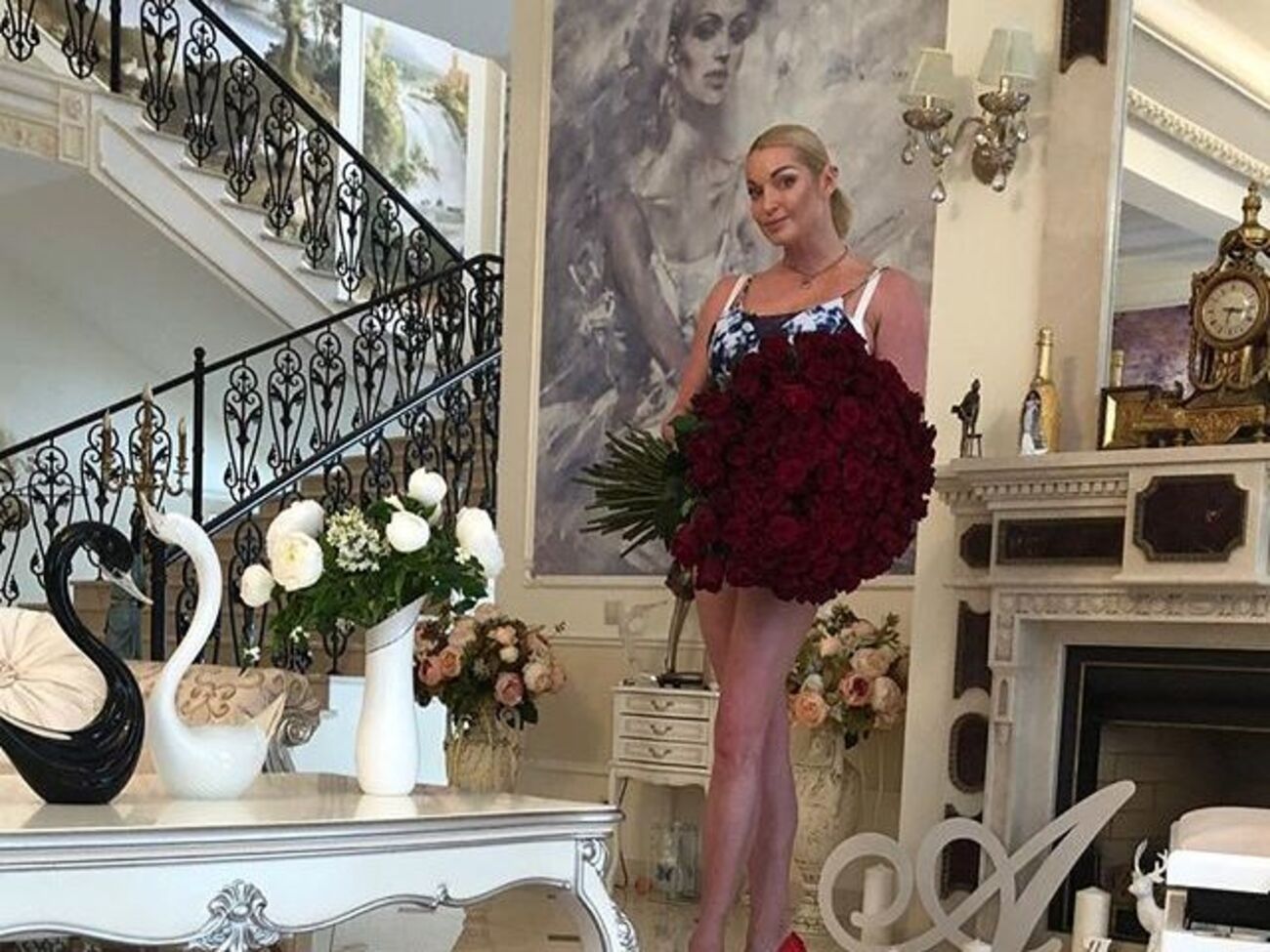 Волочкова:&nbsp;Моя любимая! Танцевала, пела, была моделью. Я такая счастливая мама! Ариша! Я горжусь тобой!