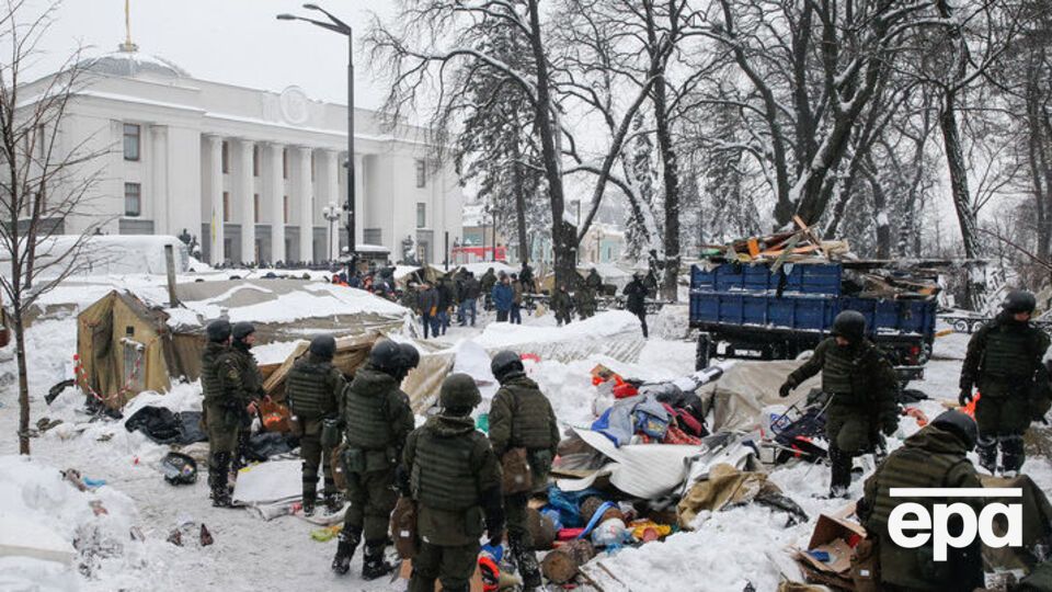 Аваков: Я не вважаю за потрібне, щоб за 100 метрів від ВР був розміщений намет, де лежать гранати