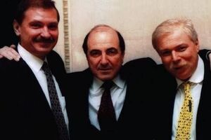 Глушков (слева) много лет работал с Березовским (в центре)