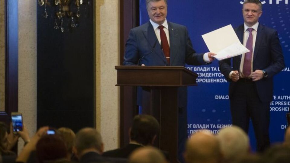 Шимків (праворуч) заявив, що "отримав на горіхи", адже не зміг переконати МВФ погодитися на внесення президентського законопроекту в Раду