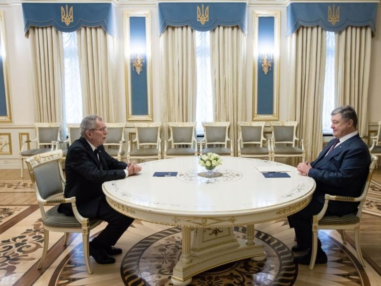 Президенты Украины и Австрии обсудили ситуацию на Донбассе