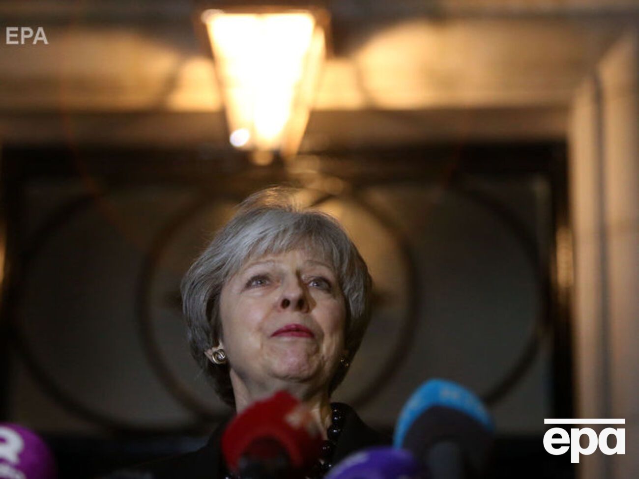 По словам Мэй, РФ не предоставила заслуживающего доверия объяснения, которое свидетельствовало бы, что Россия потеряла контроль над паралитическим агентом "Новичок"