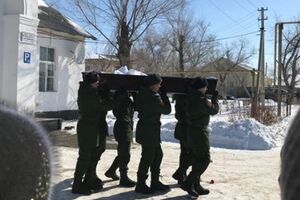 Російського військового поховали з почестями
