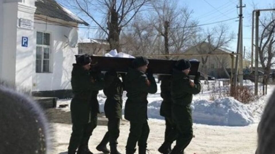 Російського військового поховали з почестями