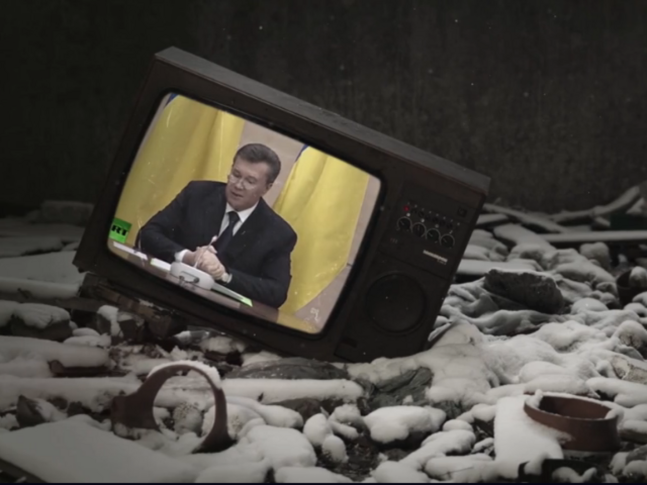 Из-за побега Януковича и его окружения в Украине возник вакуум власти