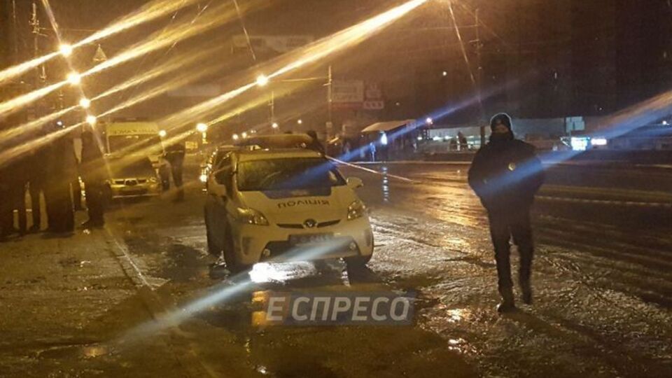 Предположительно, в полицейских бросили гранату