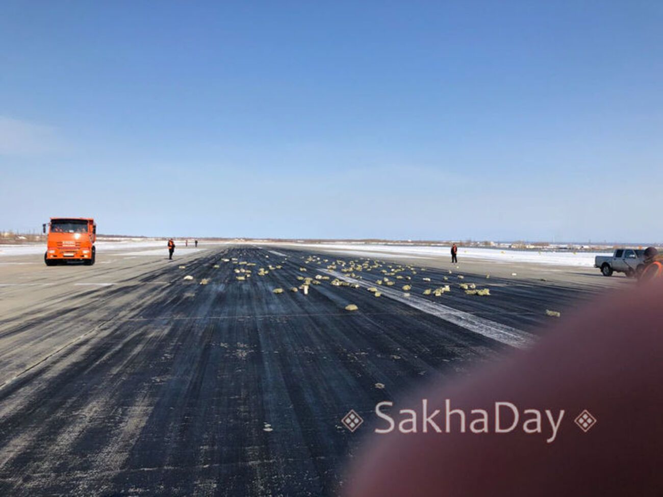 Слитки выпали из самолета при взлете