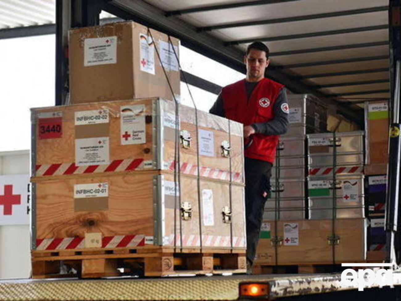 Червоний Хрест передав на Донбас гуманітарну допомогу