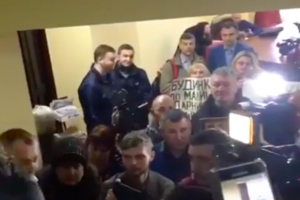 Інвестори вимагали продовжити сесію