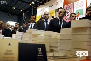 Макрон брав участь у відкритті основної програми книжкового ярмарку