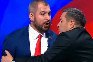 Ведущий и участники передачи не пустили Сурайкина к Шевченко