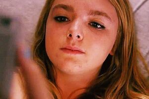 Головна героїня намагається стати розкутішою