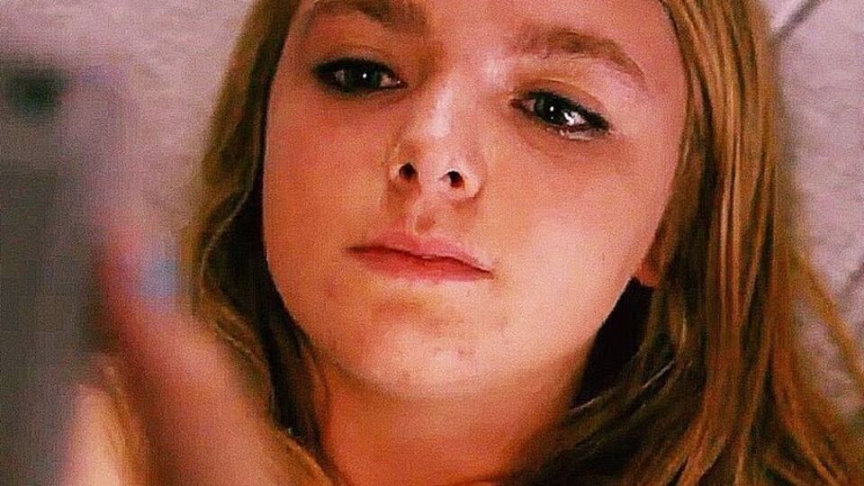 Головна героїня намагається стати розкутішою