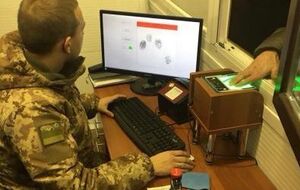 Прикордонники мають право знімати відбитки пальців у подорожніх просто в пункті пропуску