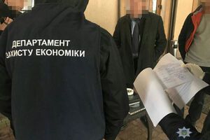 Чиновника затримали 16 березня