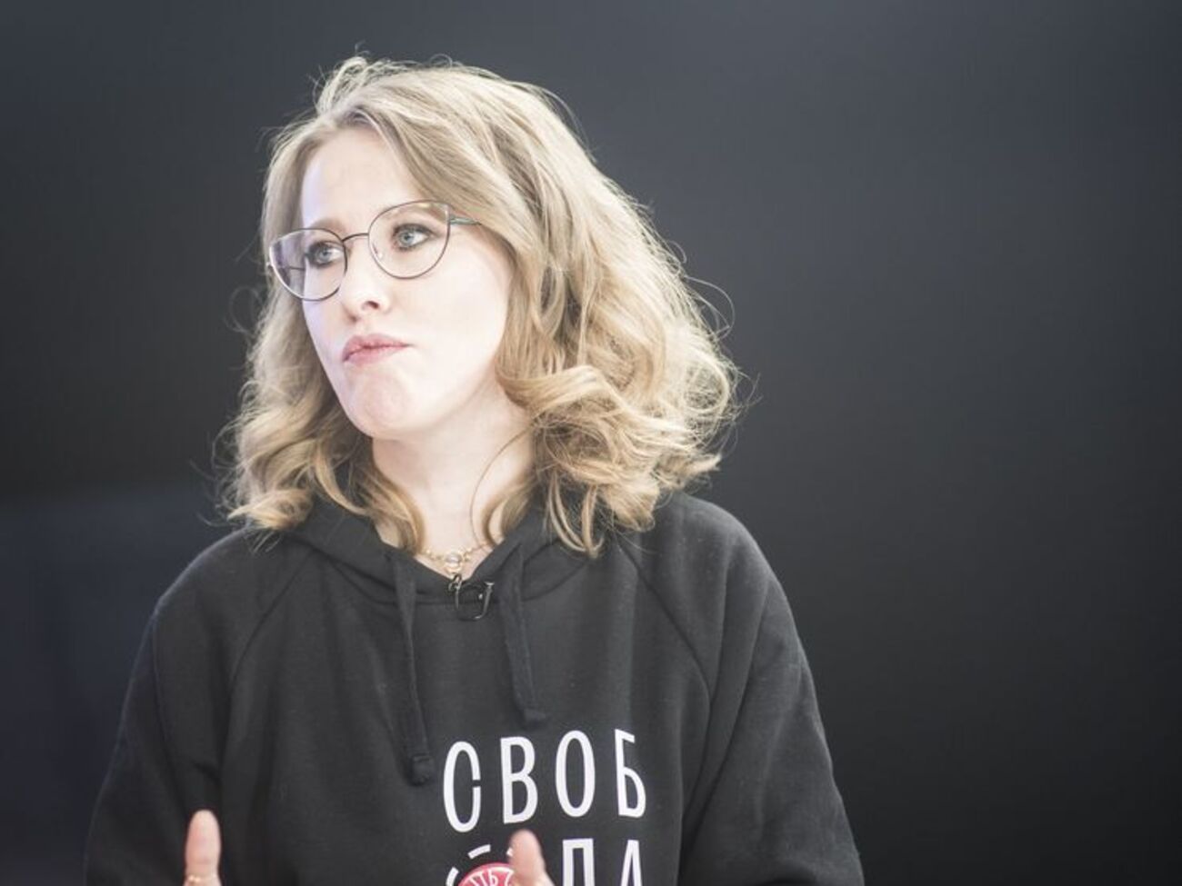 Собчак пришла в студию "Навальный LIVE"