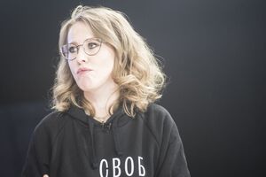 Собчак пришла в студию "Навальный LIVE"