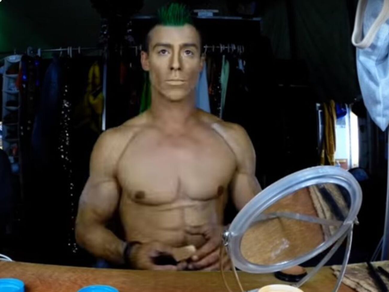 Арно 15 лет выступал в шоу