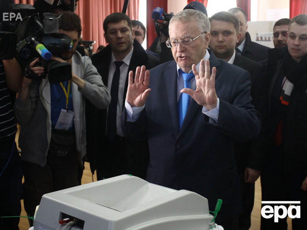 Жириновский: Наших наблюдателей избивали, им угрожали, их задерживала полиция