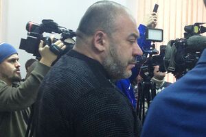 На первое апелляционное заседание Крысин не явился, сославшись на болезнь. На второе, которое прошло сегодня, пришел без адвокатов и попросил перенести рассмотрение дела