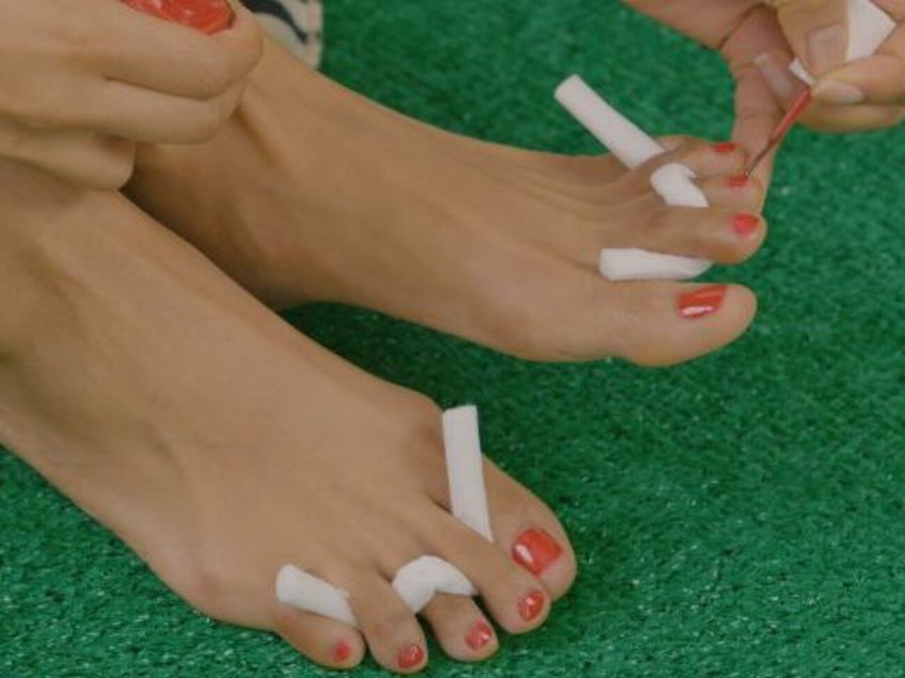 Тренды в уходе за ногами собрали в одном видео