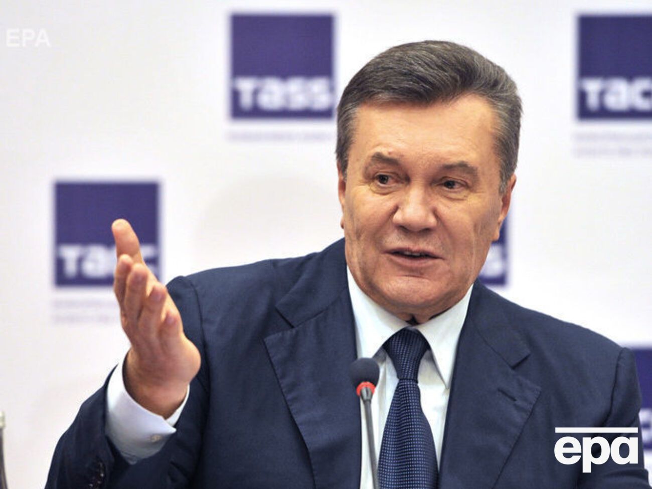 В Оболонському суді Києва триває розгляд справи за обвинуваченням Януковича у держзраді