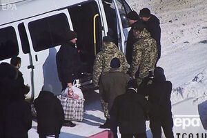 Двое пограничников вернулись сегодня в Украину