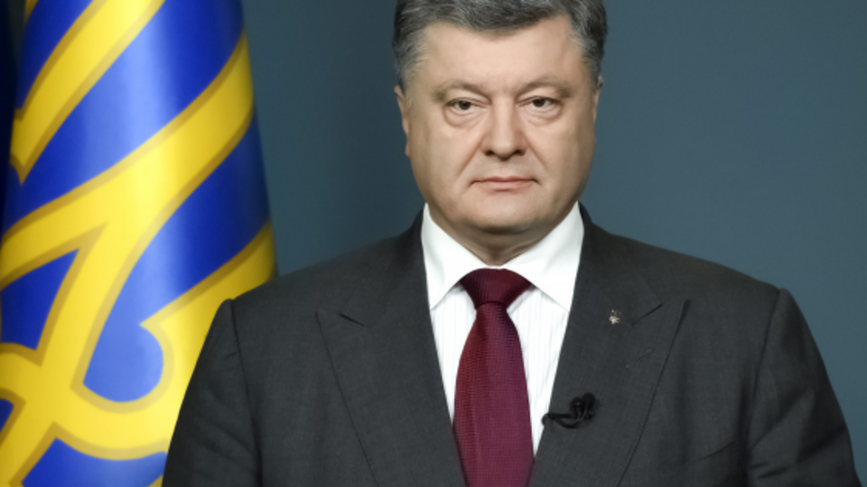 Порошенко: Прошу граждан на несколько дней прикрутить отопление только на один градус, чтобы максимально избегать потерь тепла в домах