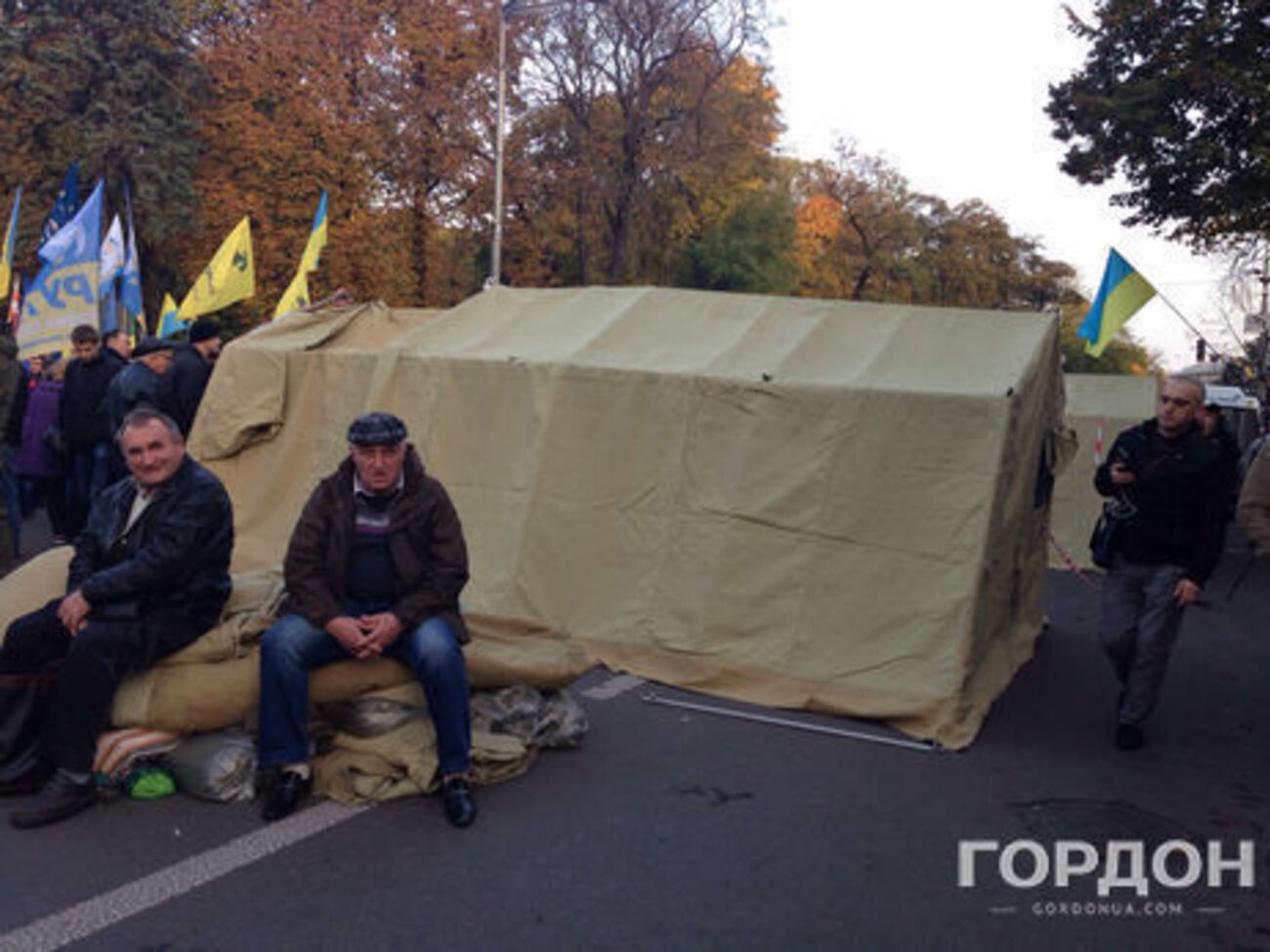 Намети біля будівлі Верховної Ради встановили ще в жовтні