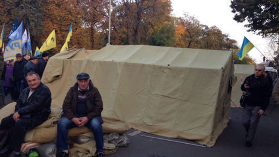 Намети біля будівлі Верховної Ради встановили ще в жовтні