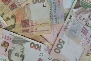 Керівництво Міністерства освіти отримує різні зарплати