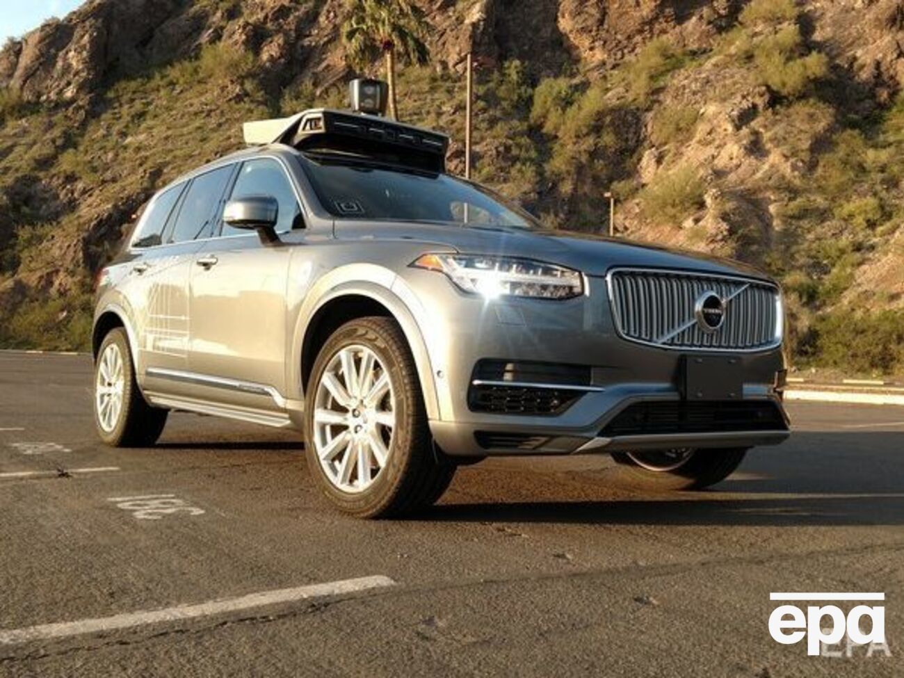 Самоуправляемый автомобиль насмерть сбил человека