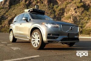 Самокерований автомобіль на смерть збив людину