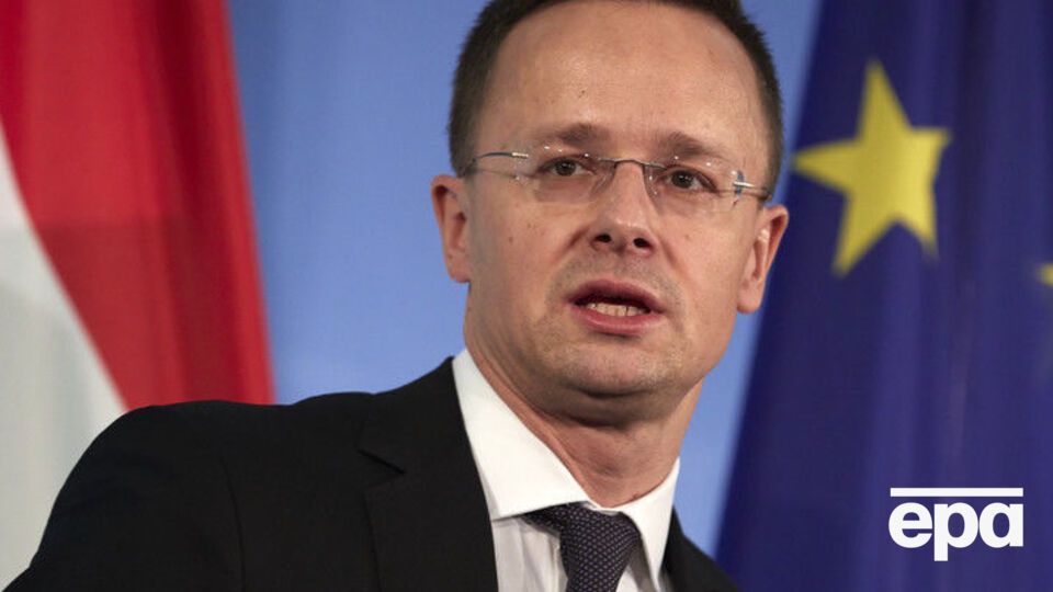 Сіярто стурбований наміром Києва розмістити у Береговому військових