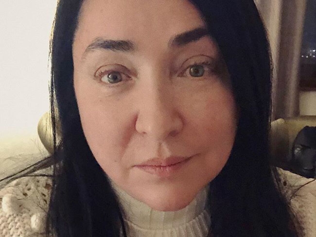 Лолита:&nbsp;Я точно знаю одного абсолютно непьющего человека, даже капли! Тем смешнее реакция на его песню!