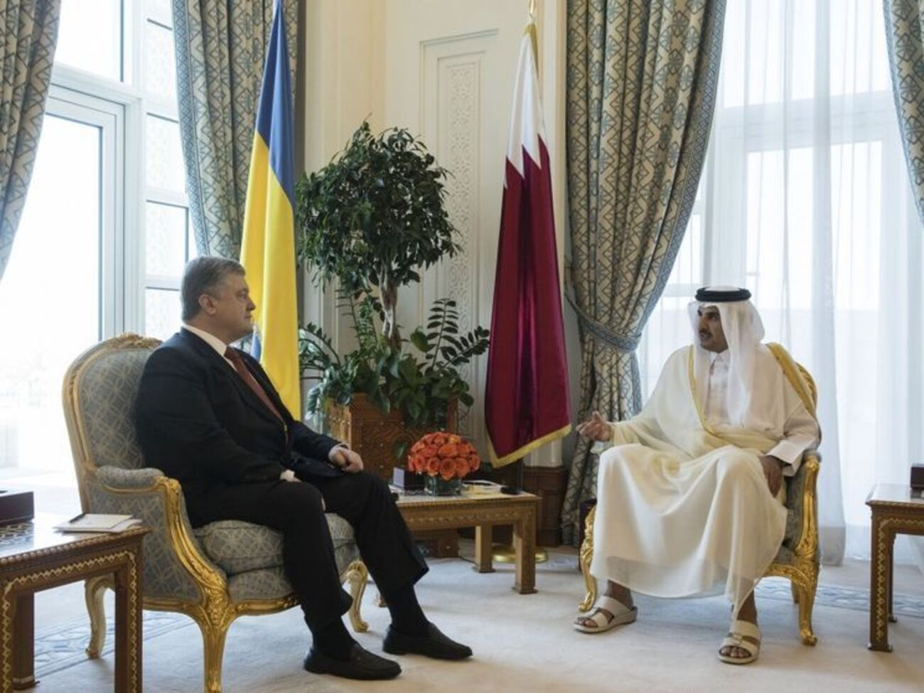 Порошенко запросив еміра Катару відвідати Україну з візитом