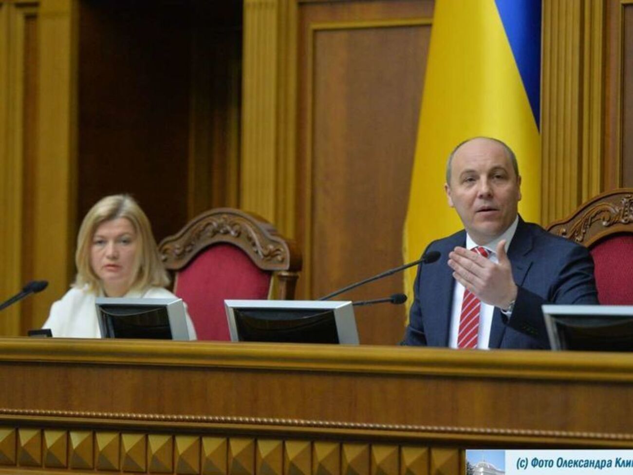 За ініціативи голови Верховної Ради Андрія Парубія ухвалено законопроект про недопущення в будівлі держорганів людей зі зброєю