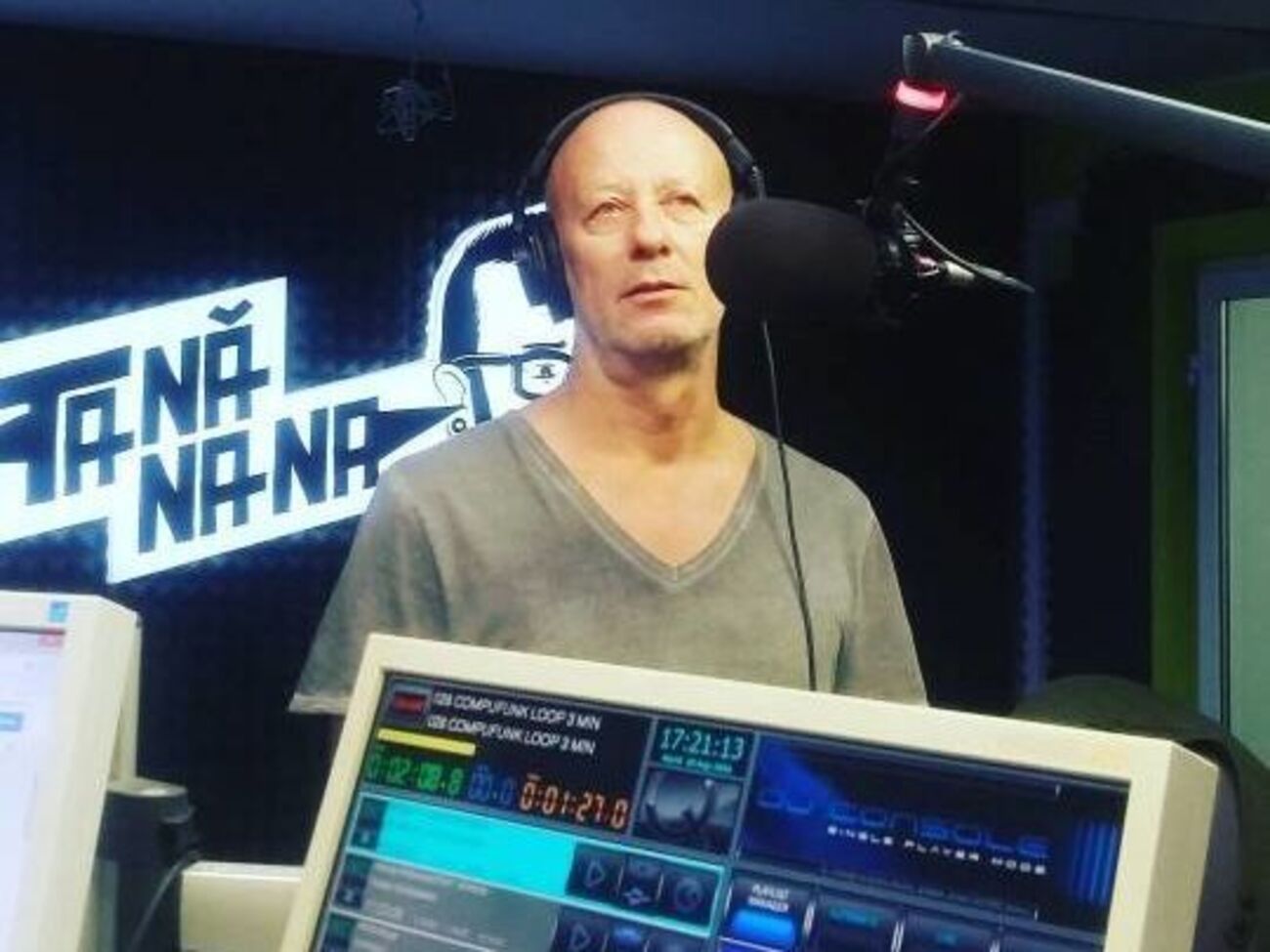 Георге был известен в Румынии как ведущий радиошоу