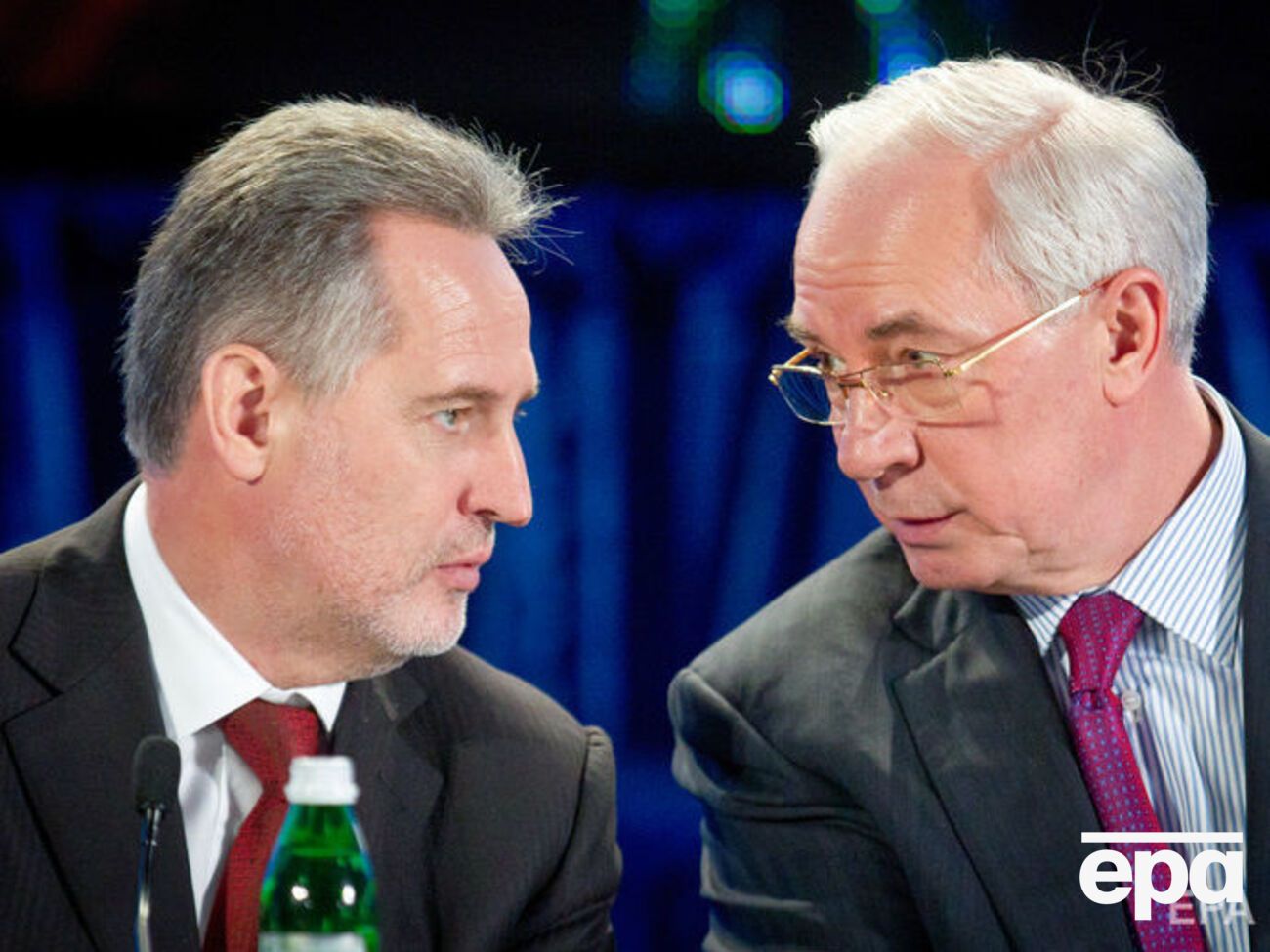 У "Нафтогазі" заявили, що змушені за пільговою ціною поставляти газ Фірташу (ліворуч) і колишнім регіоналам