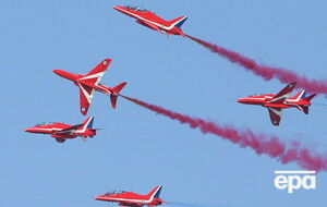 Пилоты Red Arrows принимают участие в авиашоу