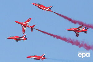Пілоти Red Arrows беруть участь в авіашоу