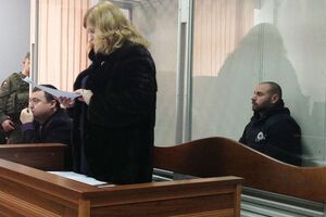 Павел Бялай (справа) во время заседания в Шевченковском суде. Согласно обвинениям, ему грозит пожизненное заключение за умышленное убийство Веремия и покушение на убийство еще двух людей