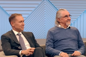 Вальтер Литвиненко (справа) с улыбкой встретил Лугового