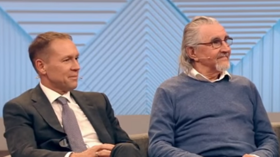 Вальтер Литвиненко (справа) с улыбкой встретил Лугового