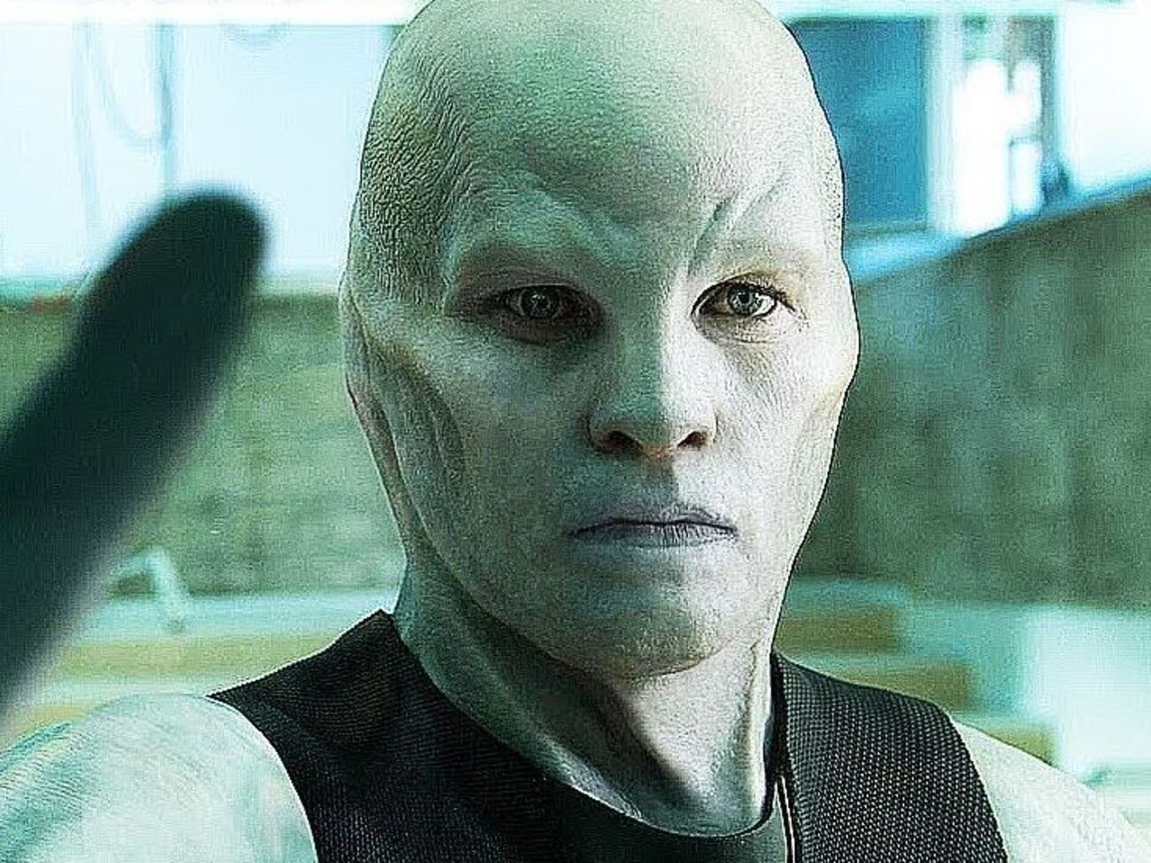 Головного героя підготують до переселення на іншу планету