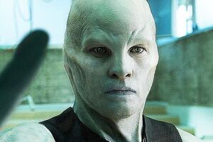 Головного героя підготують до переселення на іншу планету